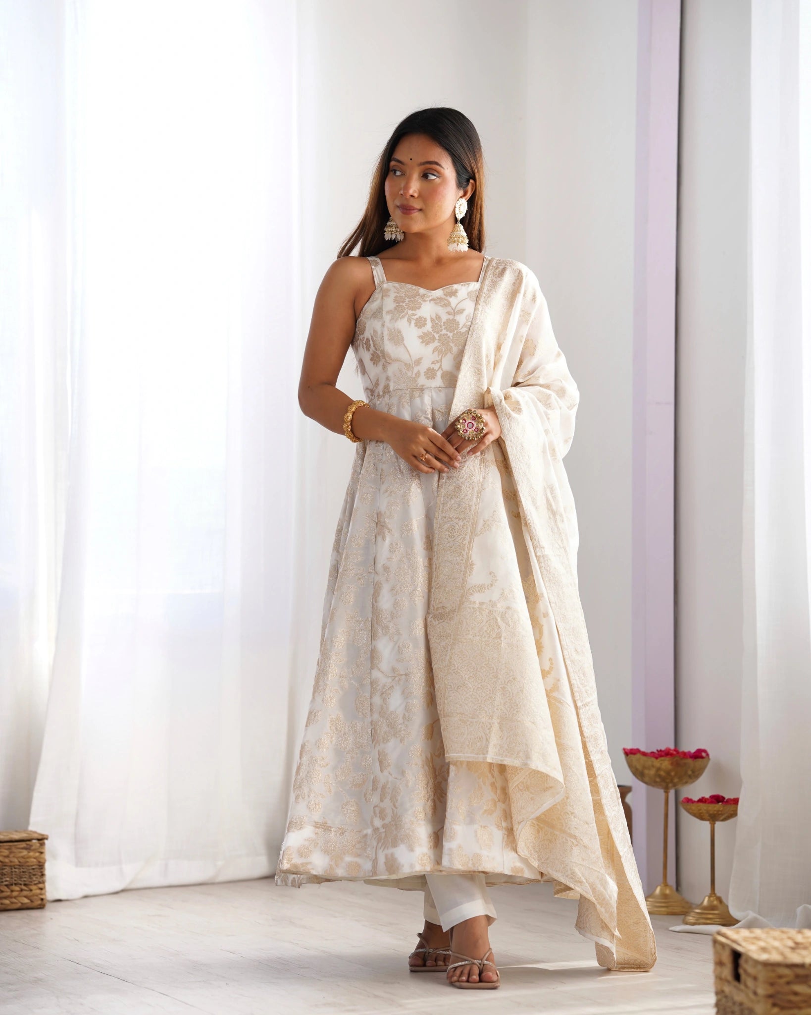 Off White Banarasi jacquard Anarkali suit with sweetheart neckline, front pose